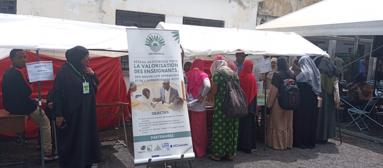 <p>Participation de Ravenala à Journée Scientifique de l'Université des Comores.</p>